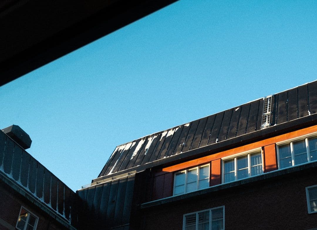 Header image for A Beginner's Guide to Installing Solar Panels on Your Roof